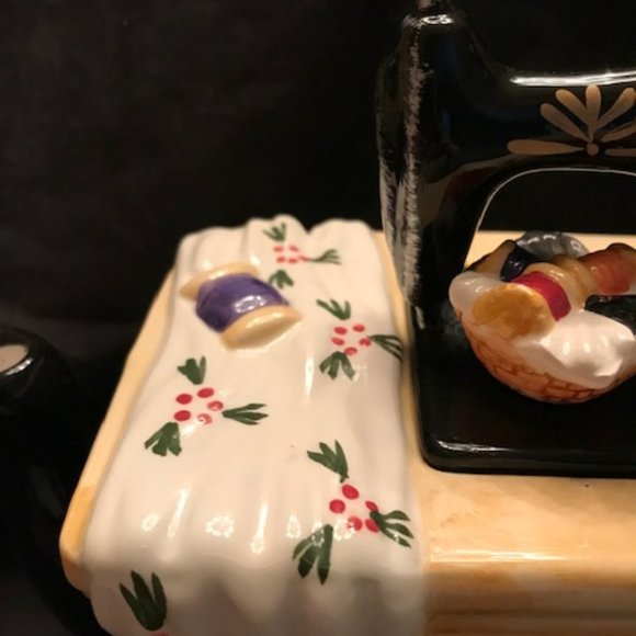 LARGE WORLD BAZAAR SEWING MACHINE TEAPOT - Picture 3 of 9